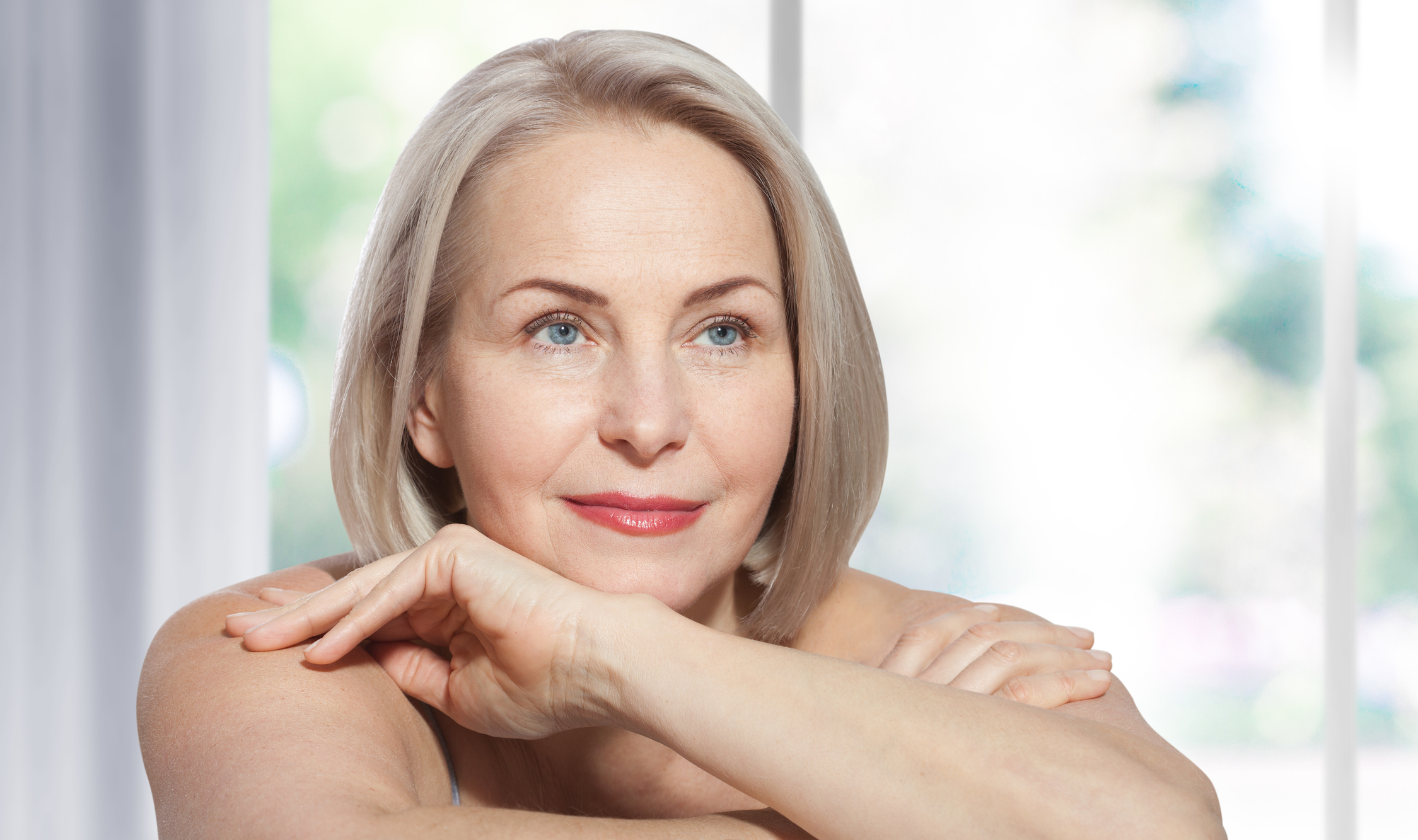 Portrait of a mature woman resting her chin on her hands