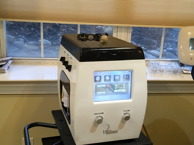 MIRApeel treatment device with touchscreen control panel